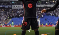 乐鱼电竞APP:国内三冠王！巴萨2-0击败西班牙人，提前两轮捧起西甲联赛冠军